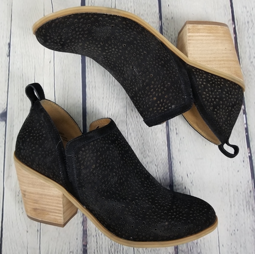 SUSINA | Camden suede cutout slip-on heeled bootie